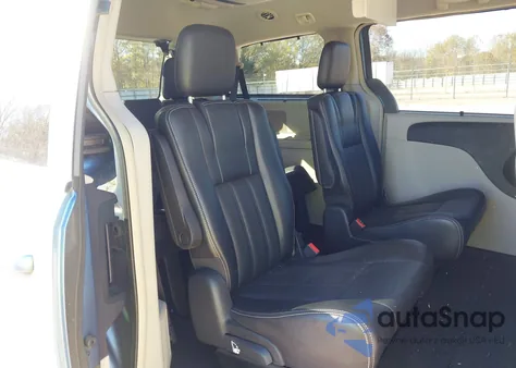 2011 Chrysler Town & Country Touring-L from USA, damaged, VIN 2A4RR8DG4BR758686